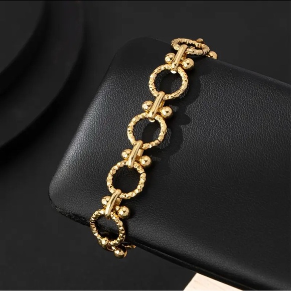 Jewelry - Elegant Gold Double-Layered Chain with Lobster Claw Clasp